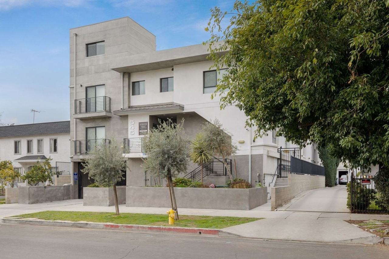 Come home to these New Modern Townhouse in Koreatown! Apartments 545 N Kenmore Ave, Los