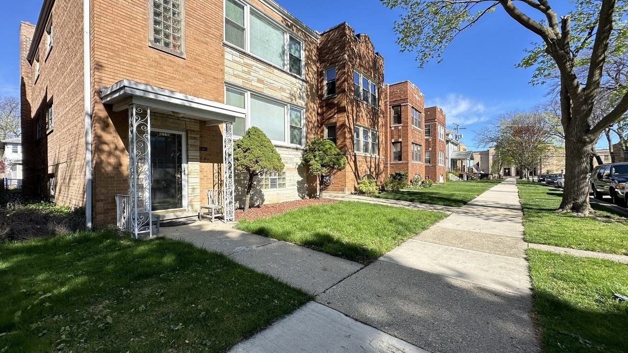 N Mcvicker Ave 1, Chicago, IL 60646 3 Bedroom Apartment for 2,100