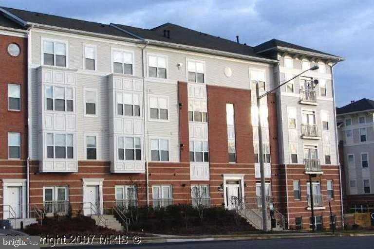 Virginia Center Blvd 310, Oakton, VA 22181 2 Bedroom Condo for 2,700