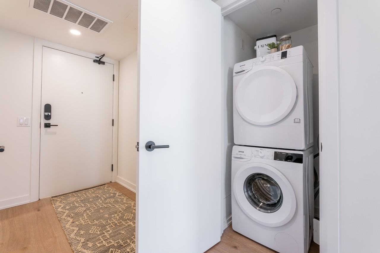 Cricket Park Phase One Apartments 7 Fairbank Ave, Toronto, ON M6E 3Y5