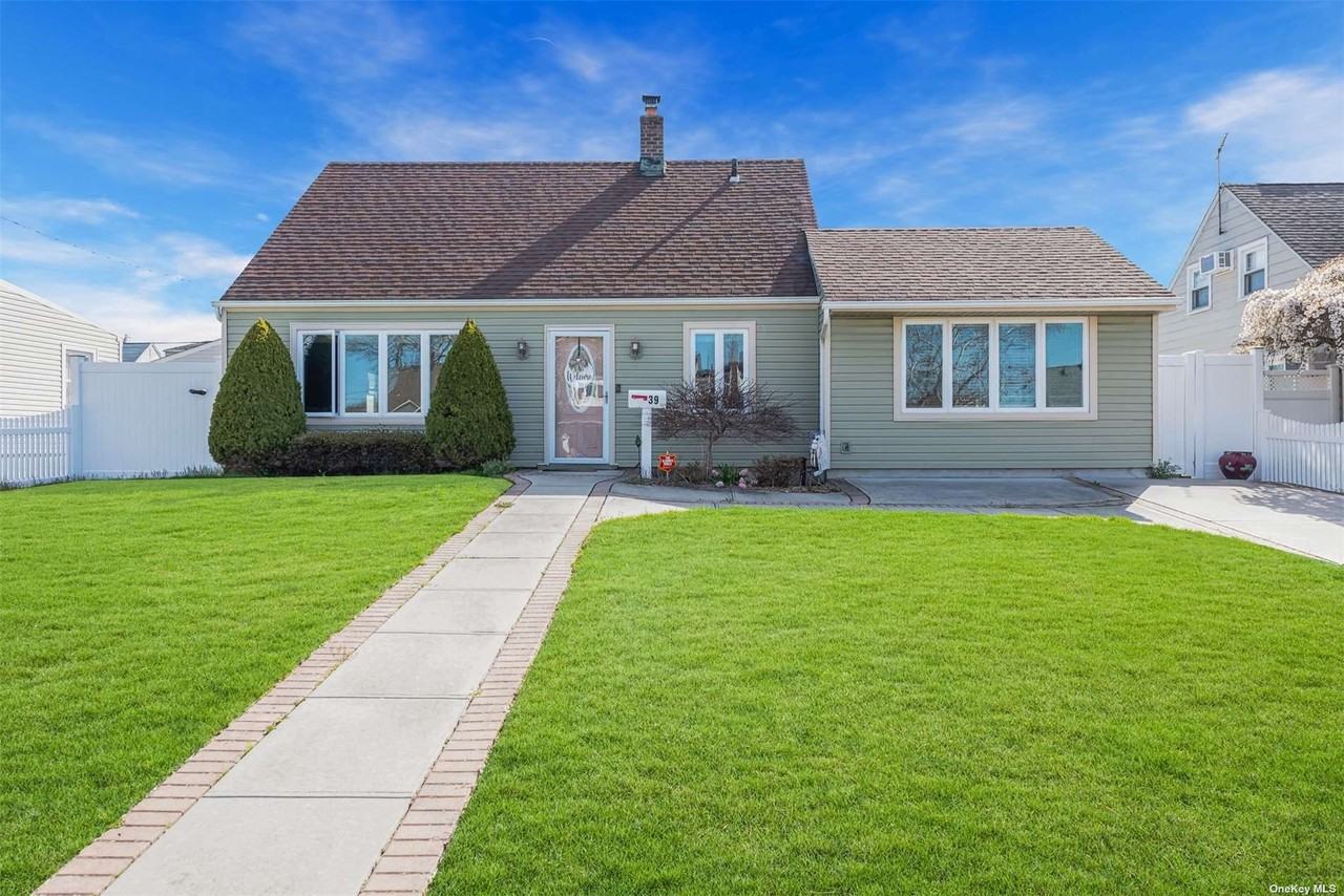 Houses for Rent in Levittown, NY 25 Rental Homes Zumper