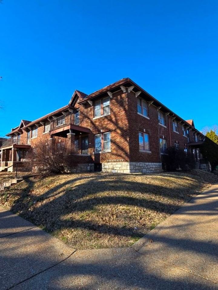 Roger and Fairview Apartments 3415 Roger Pl, St. Louis, MO 63116 Zumper