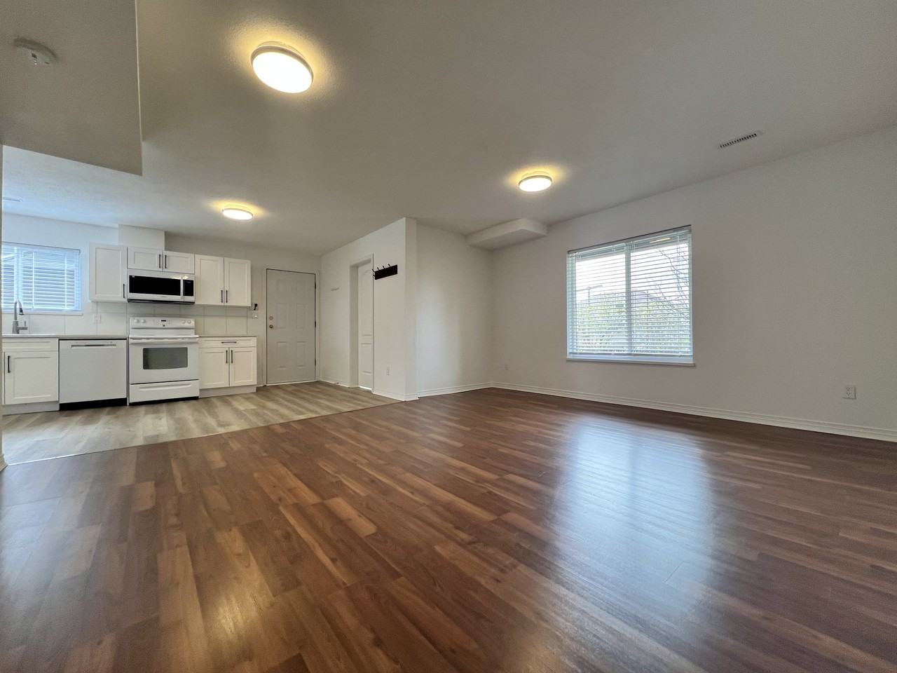 340 Mundy Street Suite, Coquitlam, BC V3K 5M4 1 Bedroom Apartment for