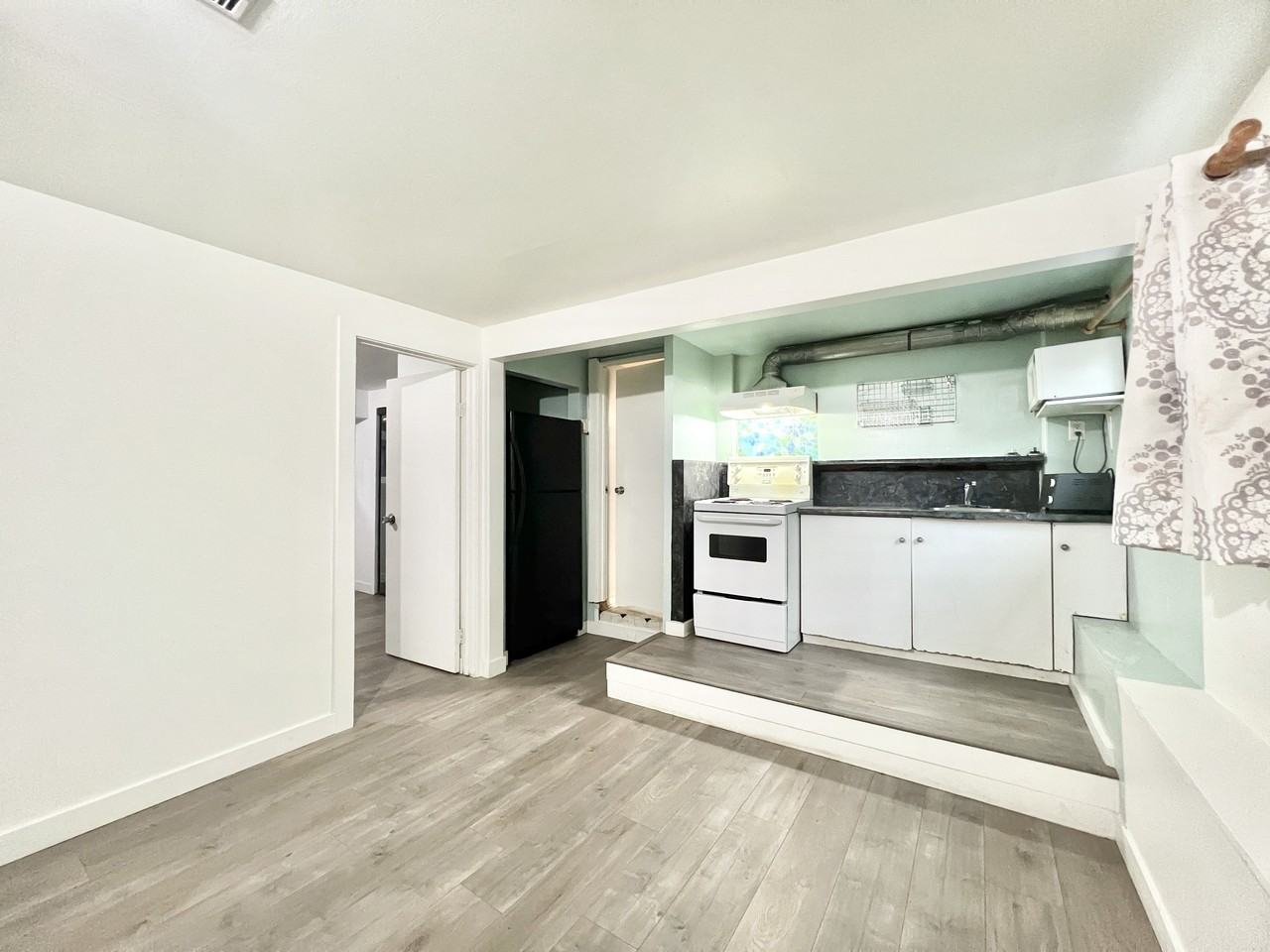 950 Nanaimo Street Lower, Vancouver, BC V5L 4S9 1 Bedroom House for