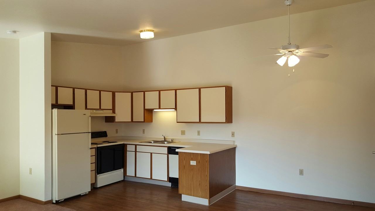 Yorkshire Lane Apartments in Manitowoc, WI 3309 Yorkshire Ln