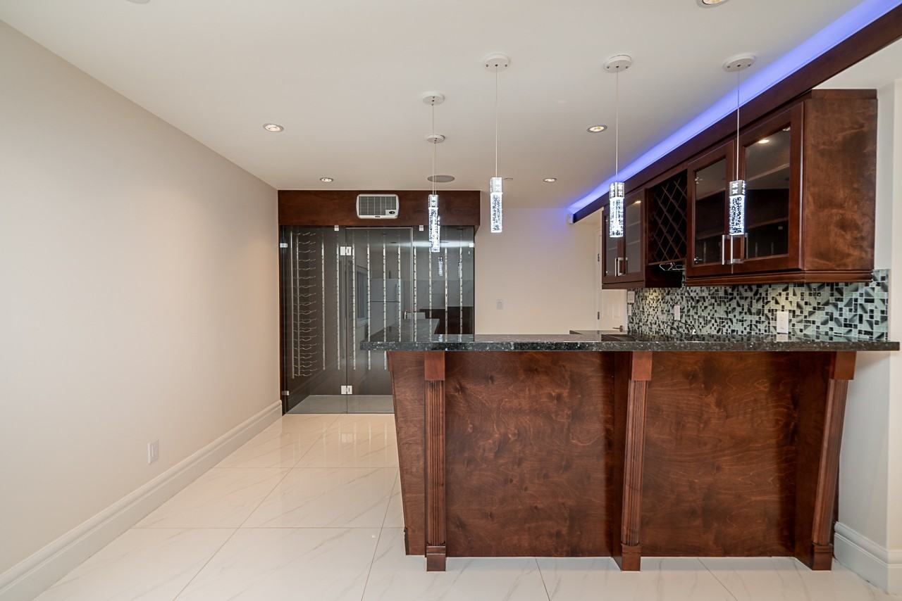 PP231 B Like New 3 BR Furnished Basement Suite Dunbar Vancouver