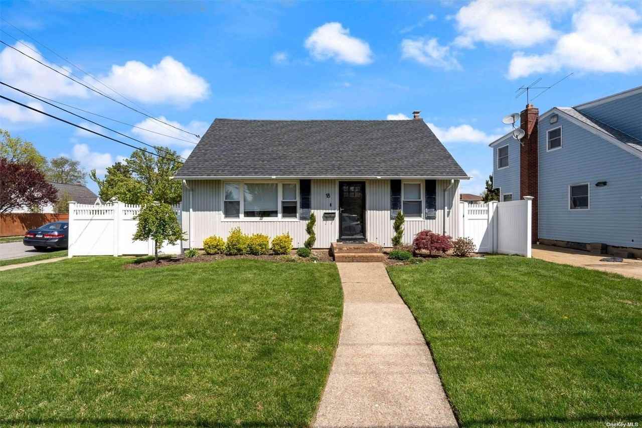 18 Utica Ave, Hicksville, NY 11801 Studio Apartment for 1,800/month