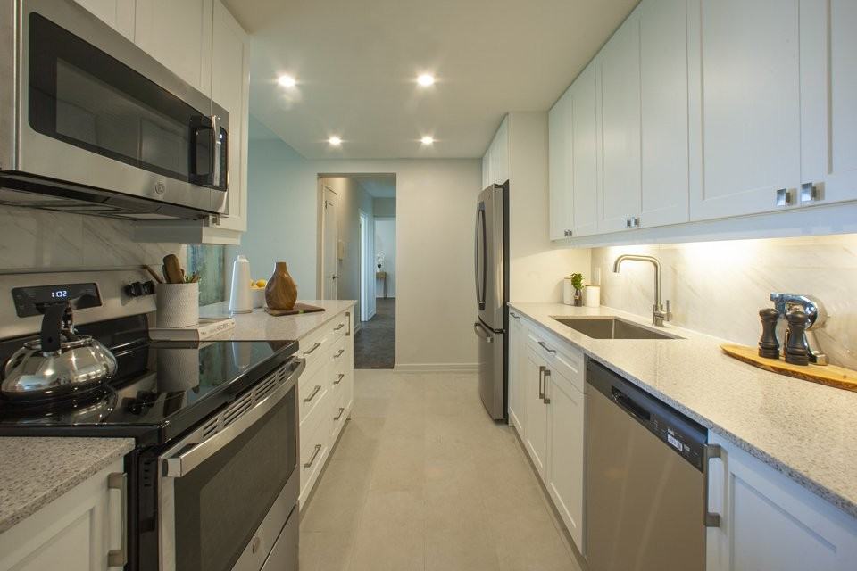 La Salle Towers Apartments 20 North Shore Blvd W, Burlington, ON L7T