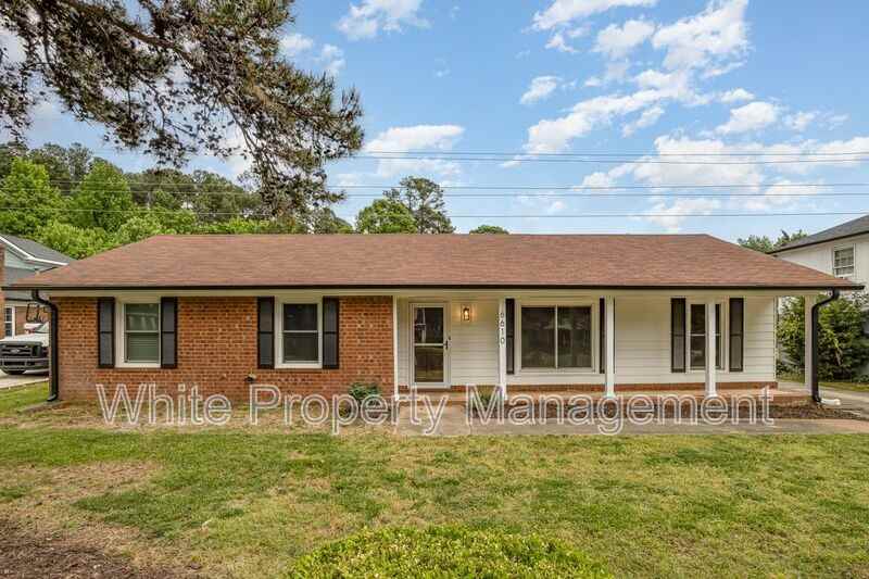 6610 Woodfield Dr, Charlotte, NC 28215 3 Bedroom House for 1,995/month