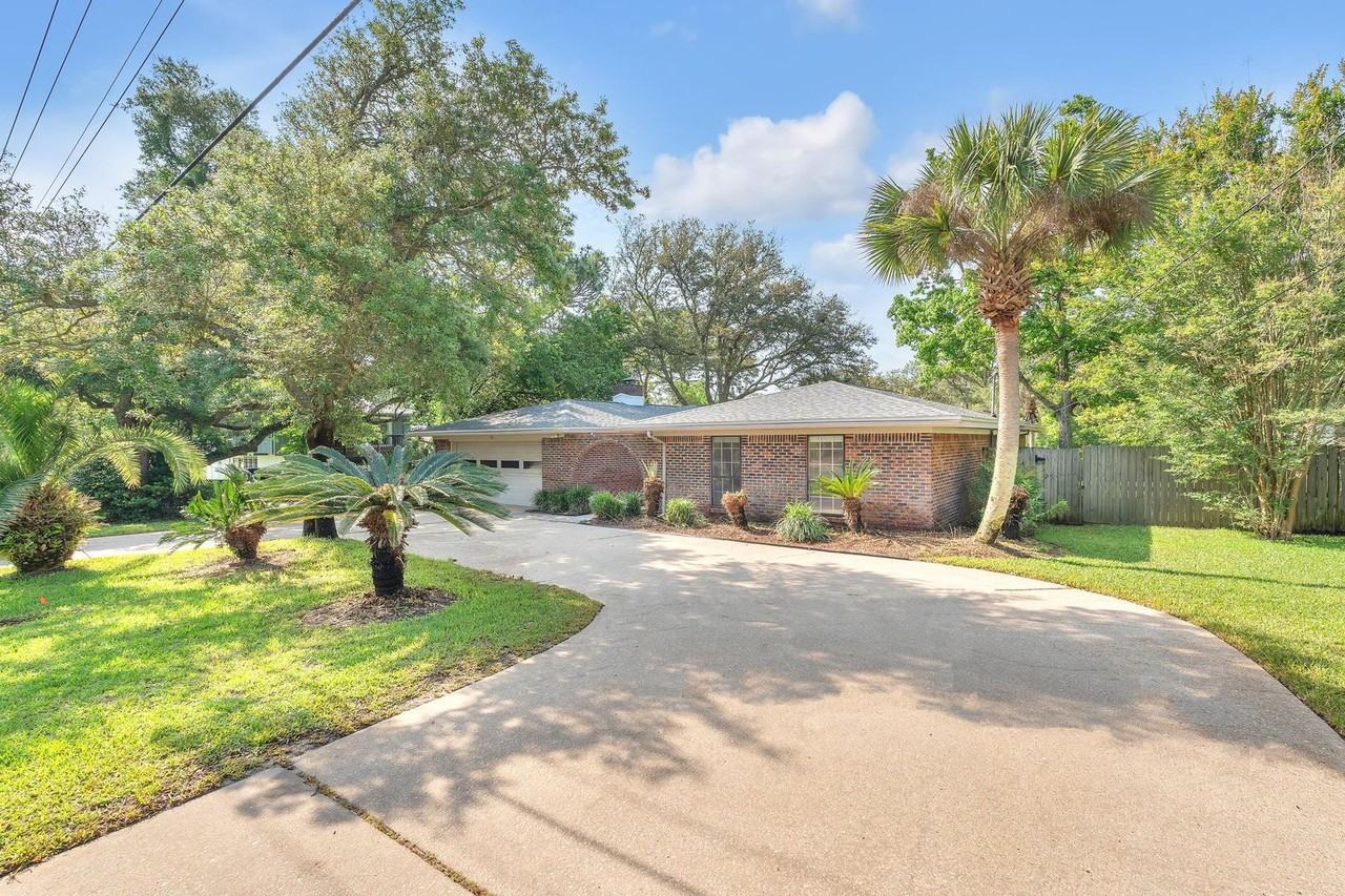 201 Country Club Rd, Lake Lorraine, FL 32579 4 Bedroom House for 2,200