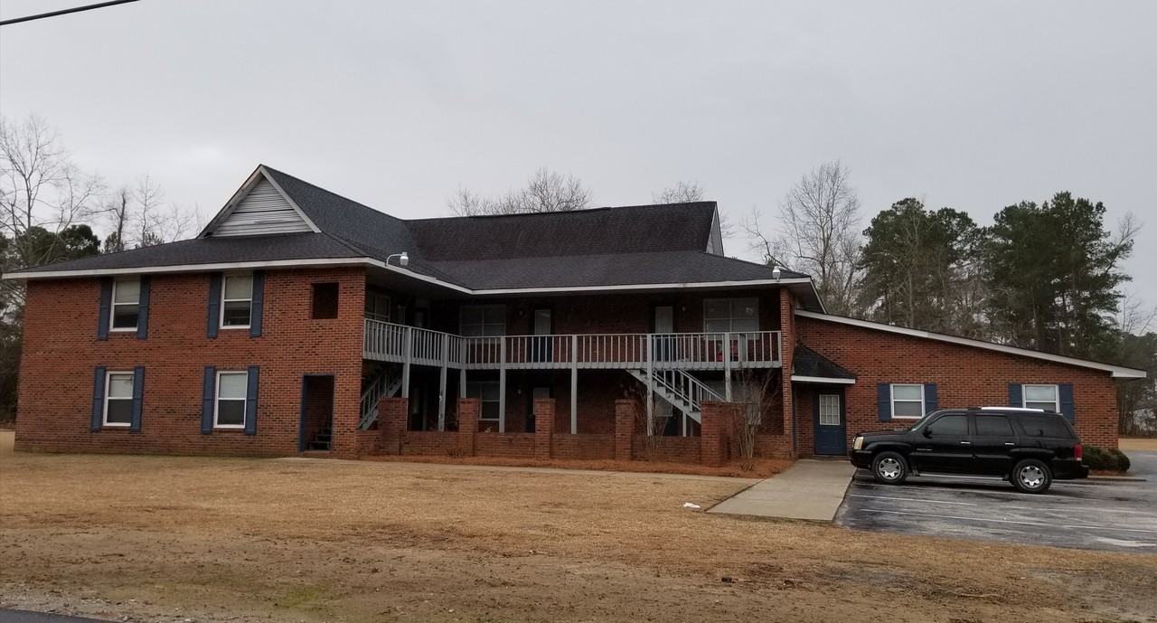 Belle Plaza M & M Apartments 700 N Roberts Ave, Lumberton, NC 28358