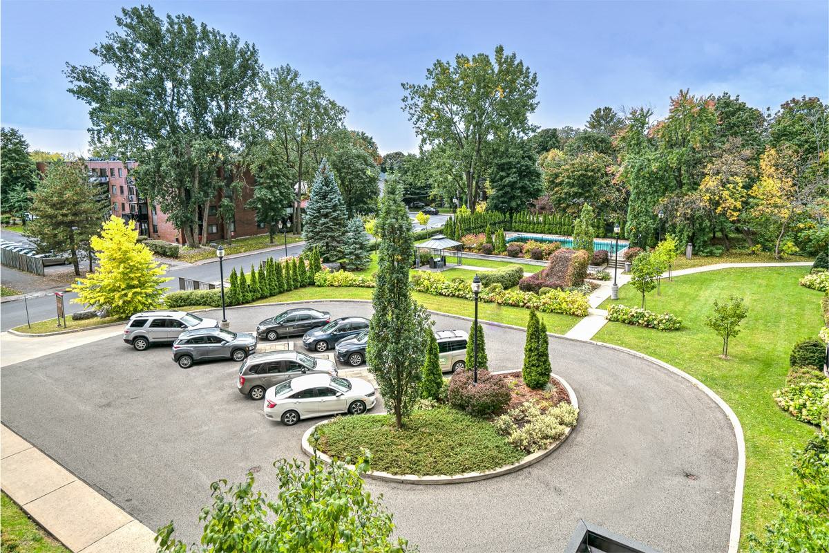 Lanthier Royal Apartments 321 Av Lanthier, PointeClaire, QC H9S 5K6 Zumper