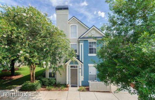 Court Apartments 13703 Richmond Park Dr N, Jacksonville, FL