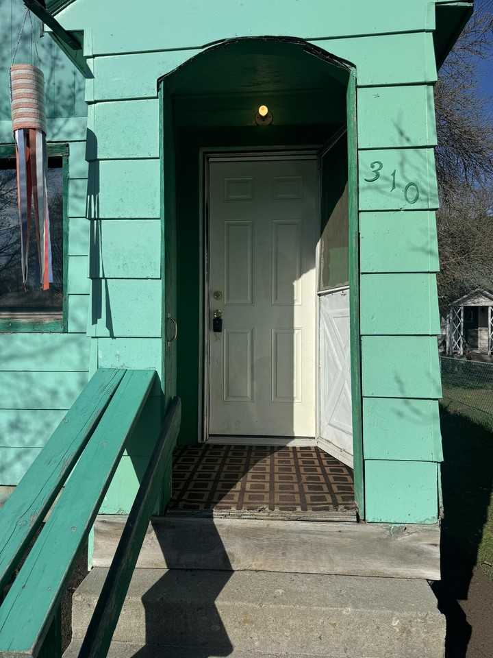 310 W Mullan Ave 1, Kellogg, ID 83837 2 Bedroom House for 1,400/month