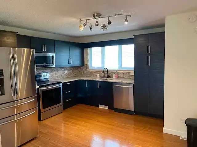 8 Riverbend Ave, Winnipeg, MB R2M 2N6, CAN 4 bedroom House Rental