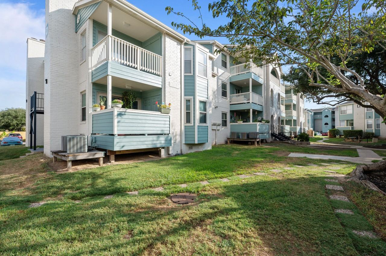 Lakeside at Campeche Apartments 3102 Cove View Blvd, Galveston, TX