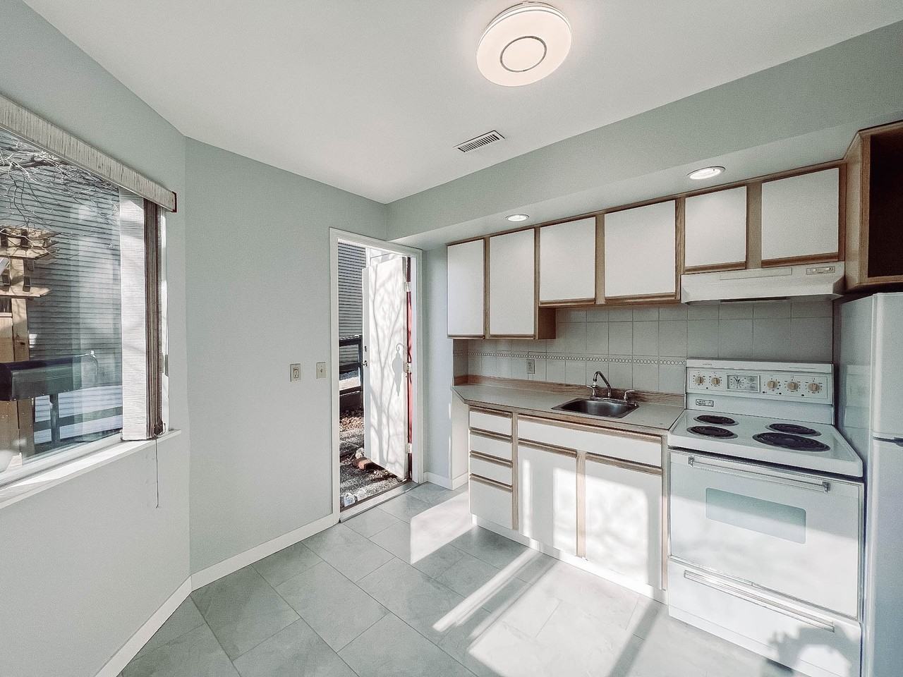 Johnson St & David Ave, Coquitlam, BC V3B 7E7 2 Bedroom House for