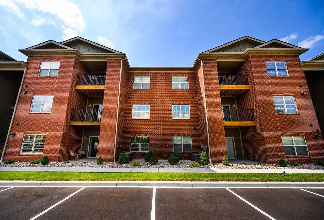 Plum Ridge Apartments 8500 Westmont Dr, Clarksville, IN 47172 Zumper