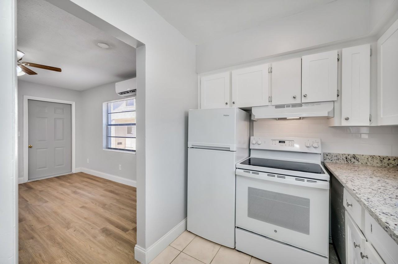 Kenwood Villas [C] Apartments 3901 5th Ave N, St. Petersburg, FL