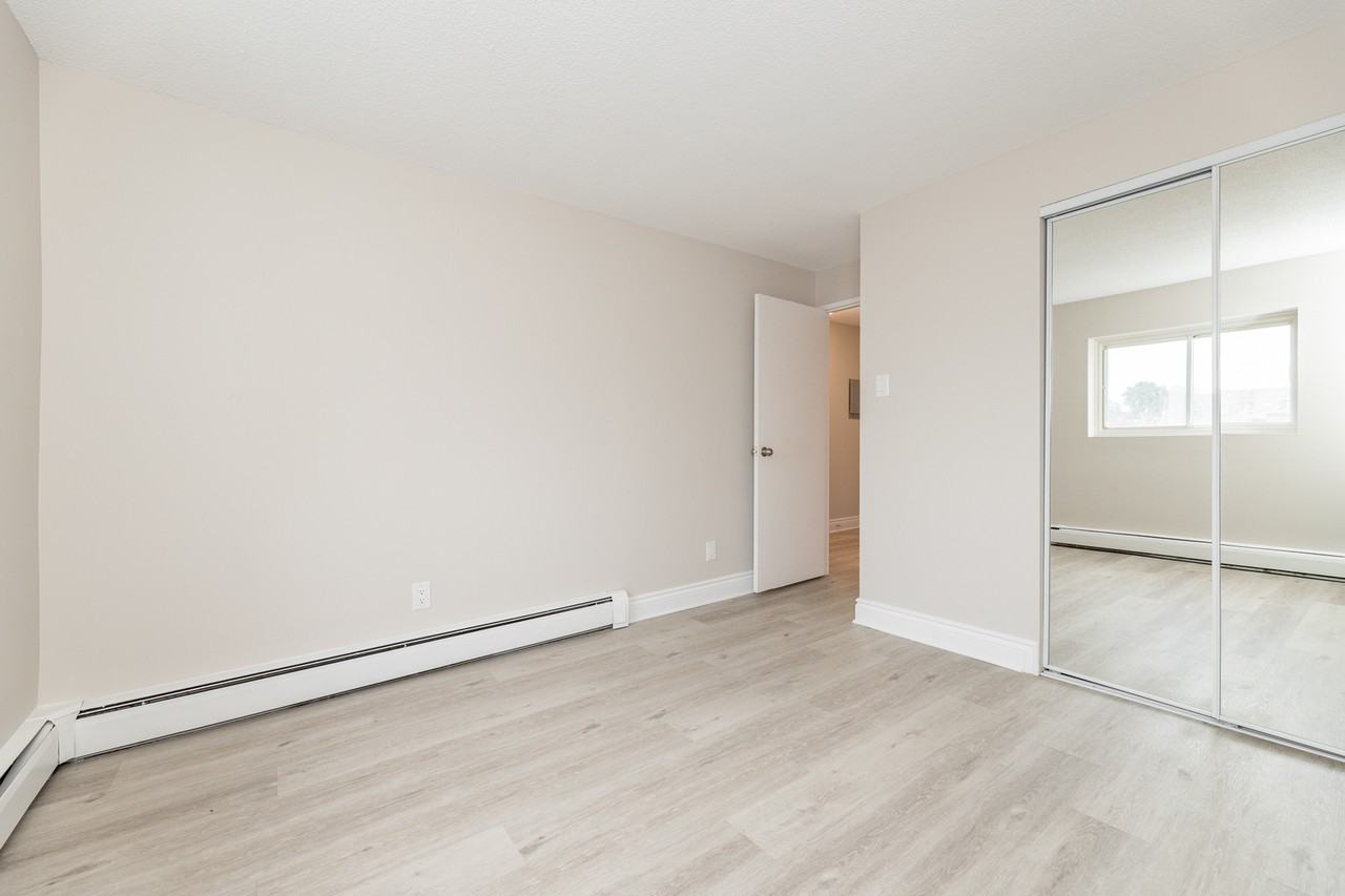 215 Clarence Street Apartments 215 Clarence St, Ottawa, ON K1N 5P9