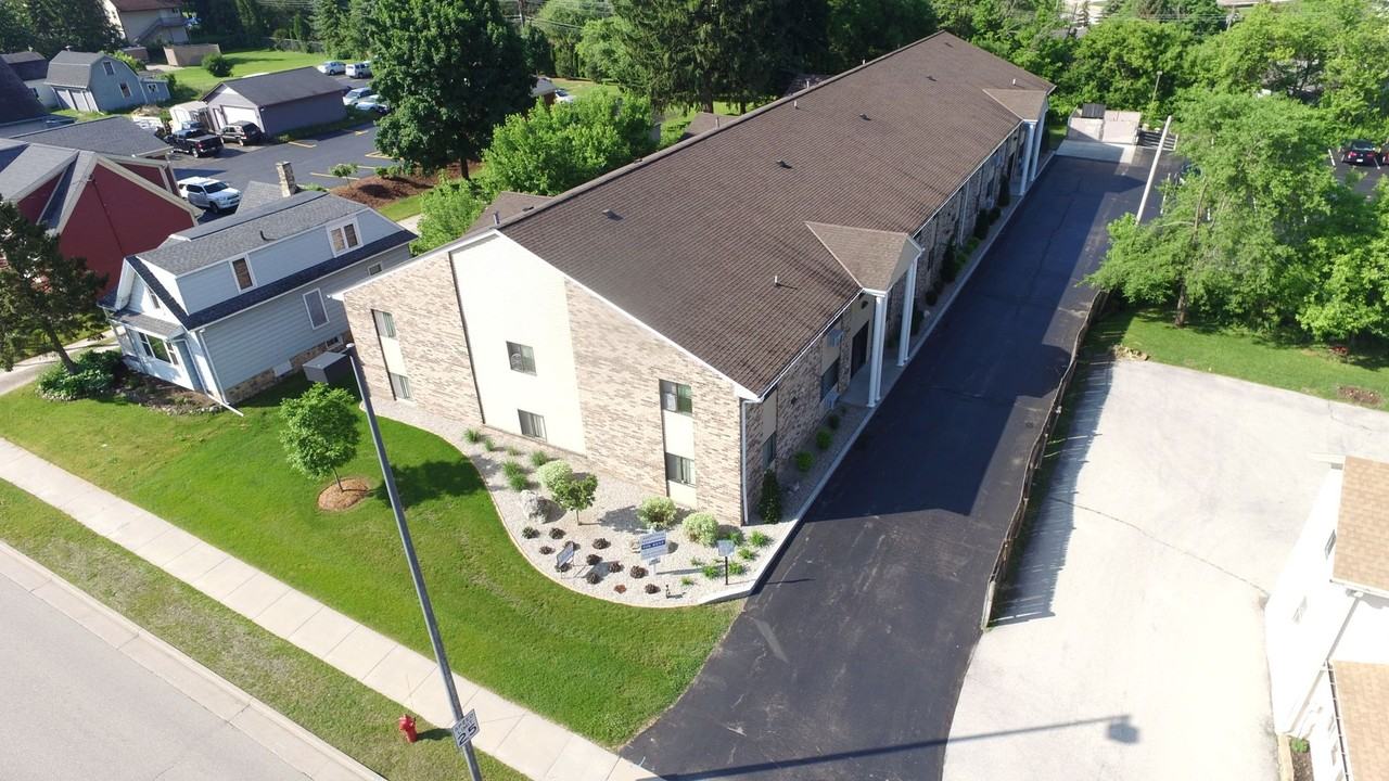 Applecrest Apartments N90W17087 Appleton Ave, Menomonee Falls, WI