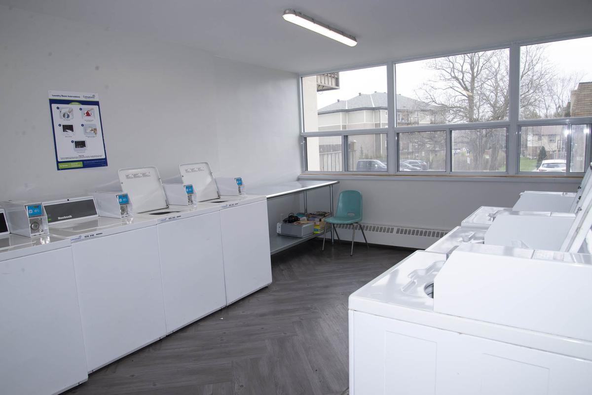 Parkview Kingston Apartments 84 Runnymede Rd, Kingston, ON K7M 2A2