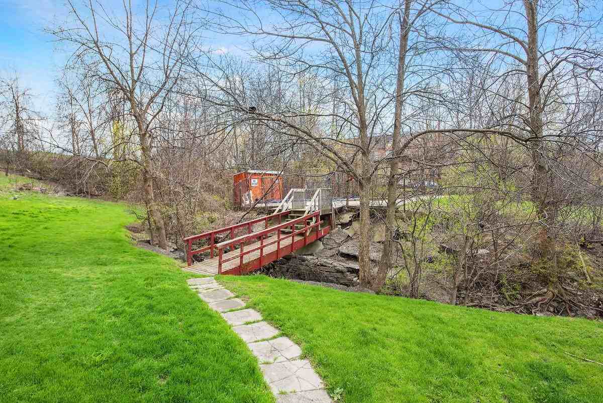 Parkview Kingston Apartments 84 Runnymede Rd, Kingston, ON K7M 2A2