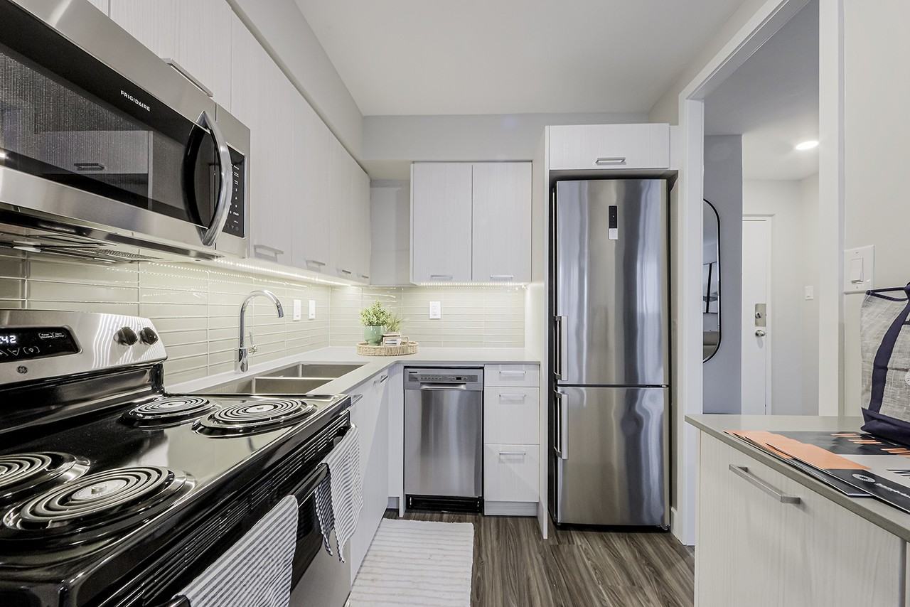 41 Dundonald Street Apartments 41 Dundonald St, Toronto, ON M4Y 1K6