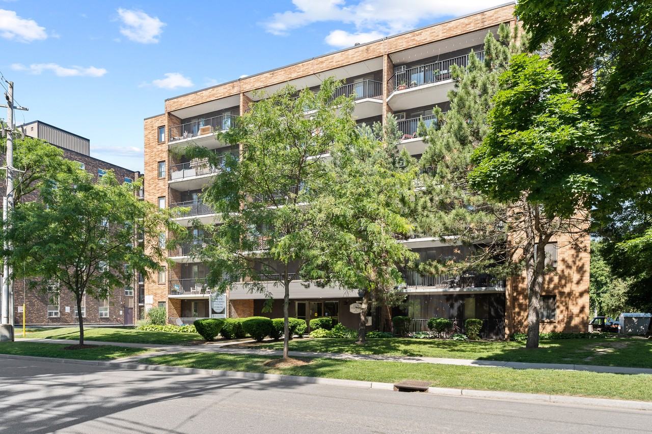 Glenwood Apartments 3576 Peter St, Windsor, ON N9C 1J5 Zumper