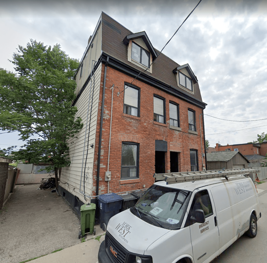 QUEEN ST W & OSSINGTON AVE Apartments 39 Humbert St, Toronto, ON M6J