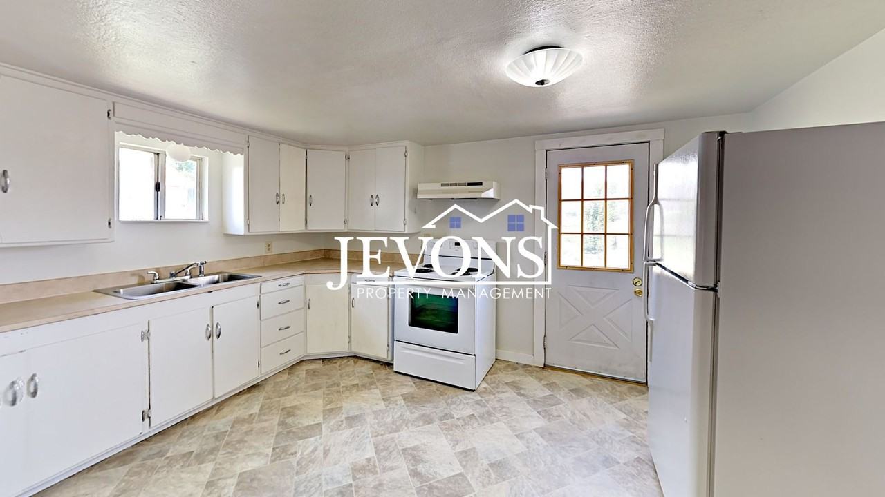 2851 Rosenkranz Rd, Tieton, WA 98947 3 Bedroom House for 1,050/month