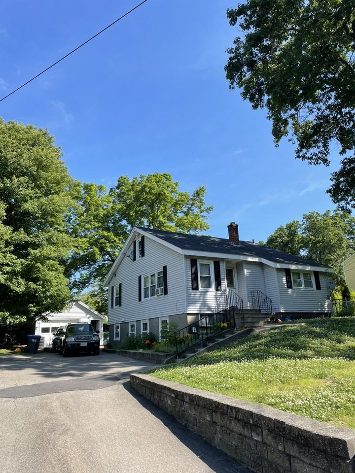 129 Sterling Rd, Lancaster, MA 01523 1 Bedroom Apartment for 1,400