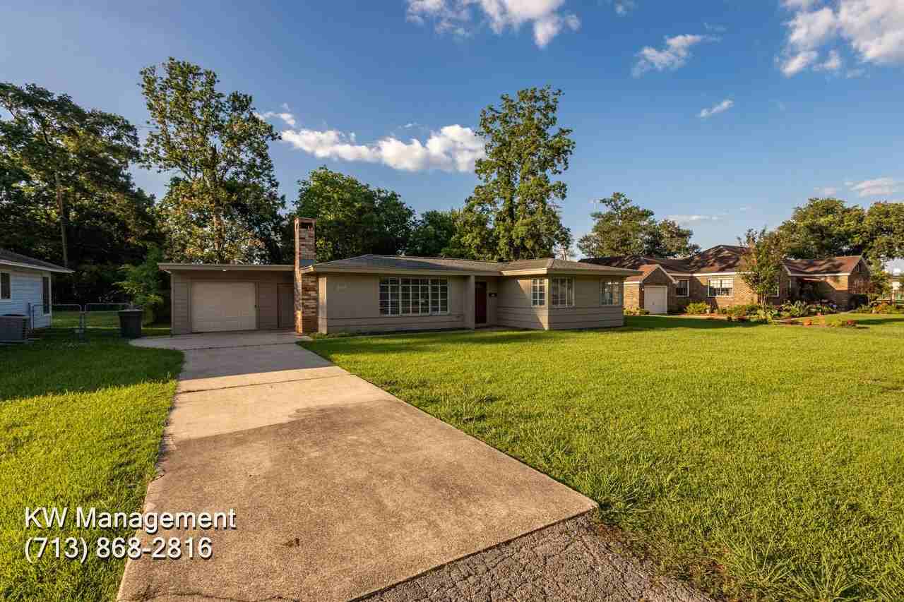 2420 Louisiana St, Beaumont, TX 77702 3 Bedroom House for 1,277/month