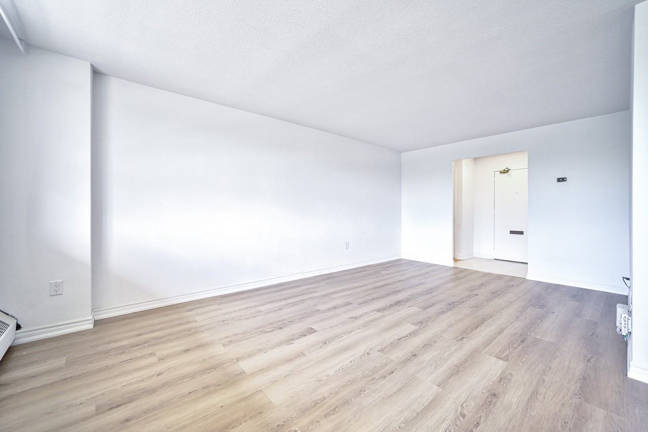 Oakview Heights Apartments 2000 Sheppard Ave W, Toronto, ON M3N 1A2