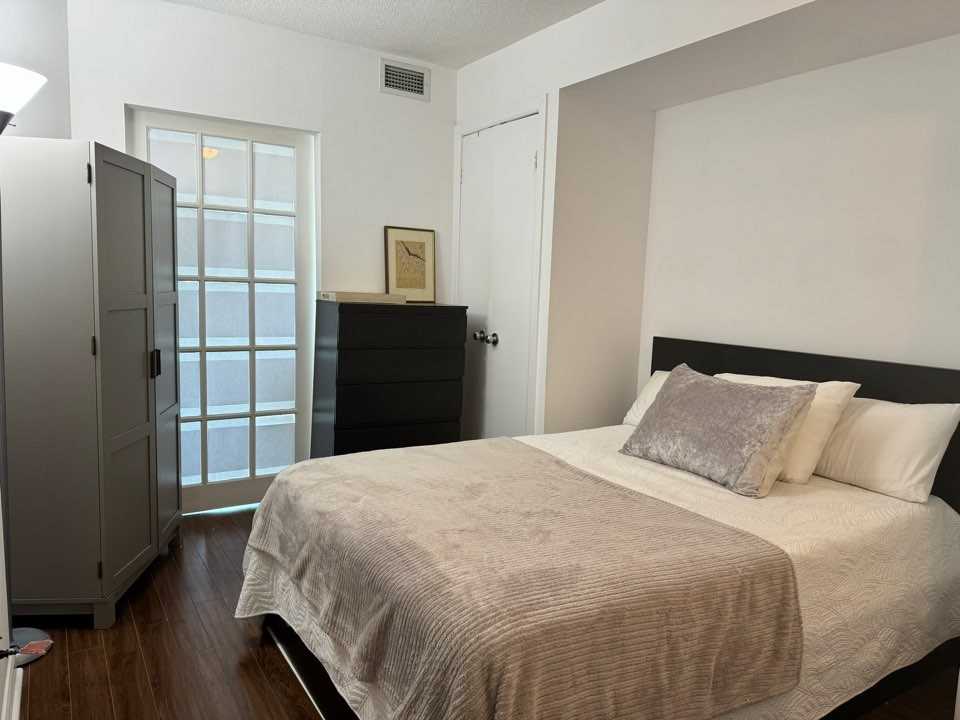 8 Park Road, Toronto, ONTARIO M4W 3S5 Room for 1,300/month Zumper