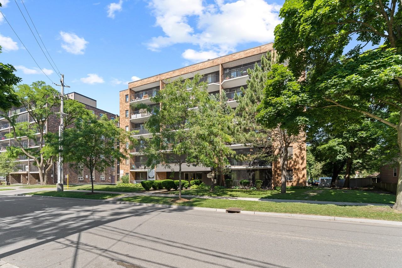 Glenwood Apartments 3576 Peter St, Windsor, ON N9C 1J5 Zumper