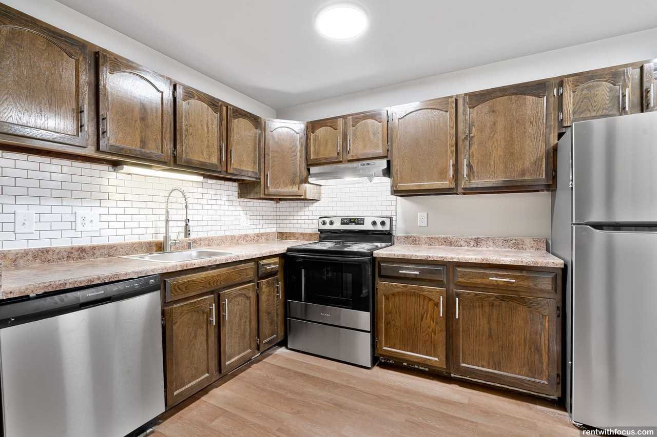 Apple Ridge Townhomes 8801 Apartments 8801 8823 W. Appleton Ave