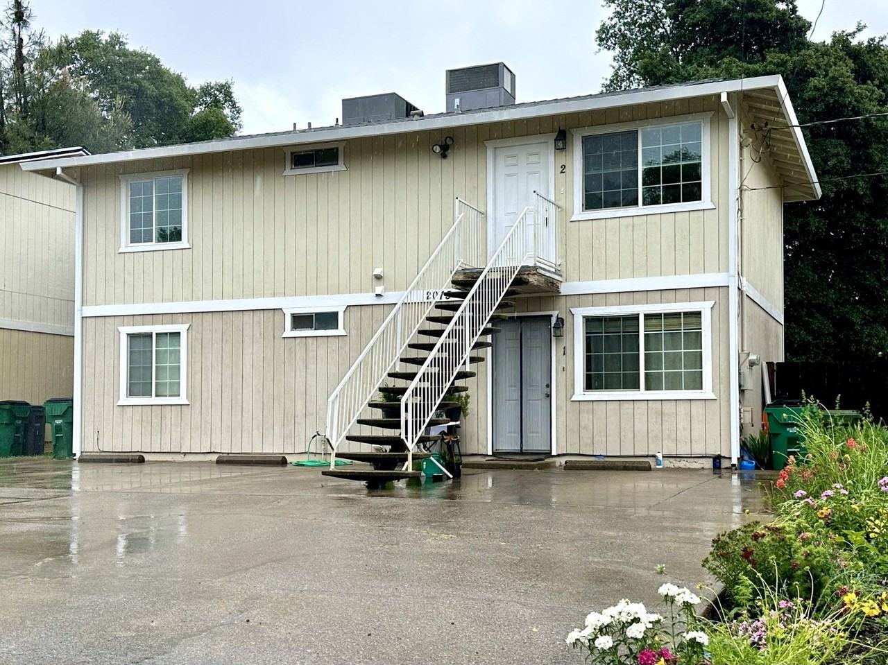 elizabeth2075(HmWty)*** Apartments 2075 Elizabeth St, Shasta Lake, CA