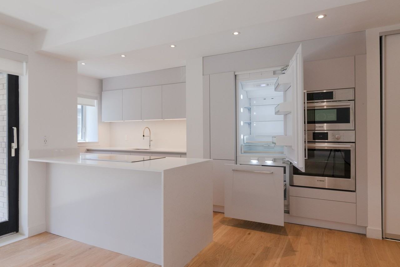 Plaza Drummond Apartments 3435 Rue Drummond, Montréal, QC H3G 1X8