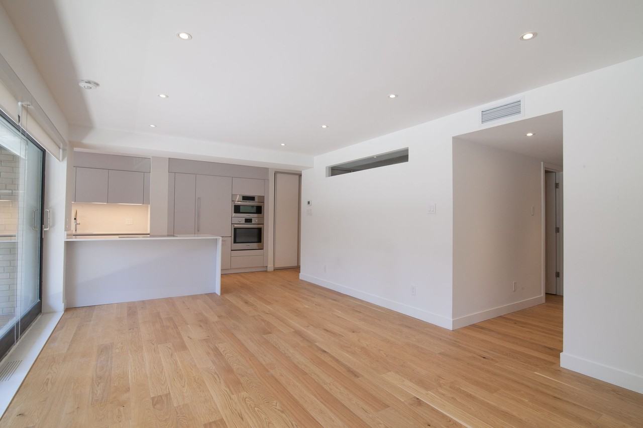 Plaza Drummond Apartments 3435 Rue Drummond, Montréal, QC H3G 1X8