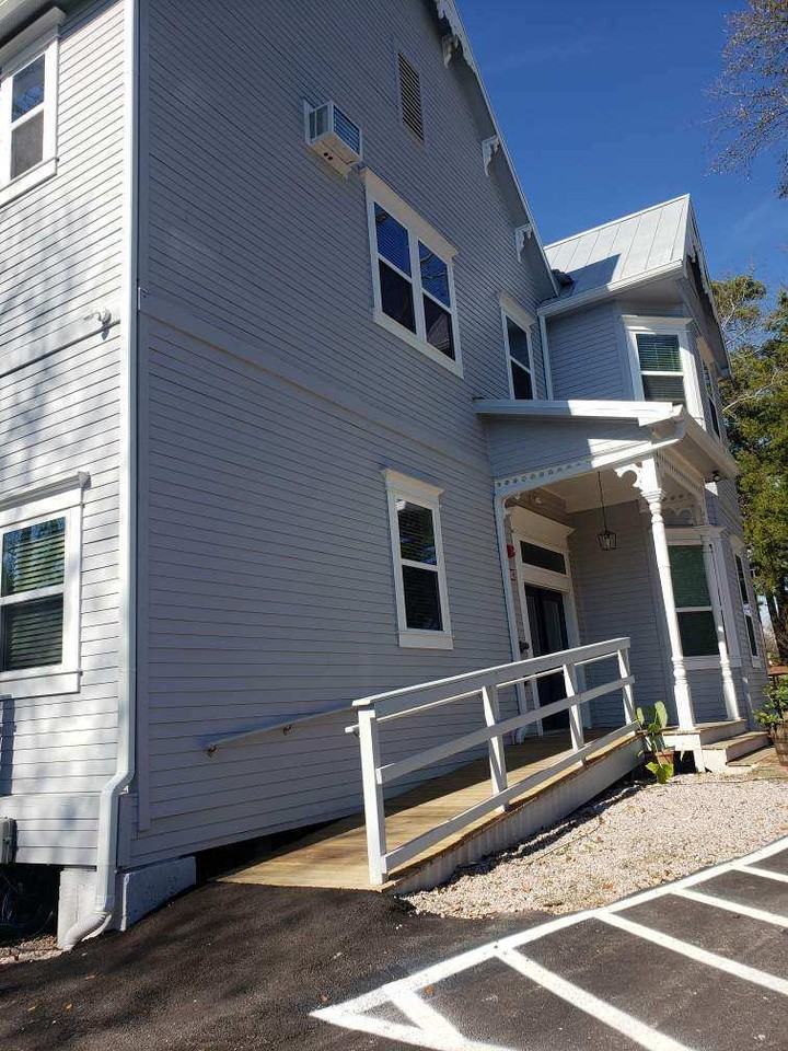 Elizabeth Manor Apartments 802 University Ave 7, Huntsville, TX