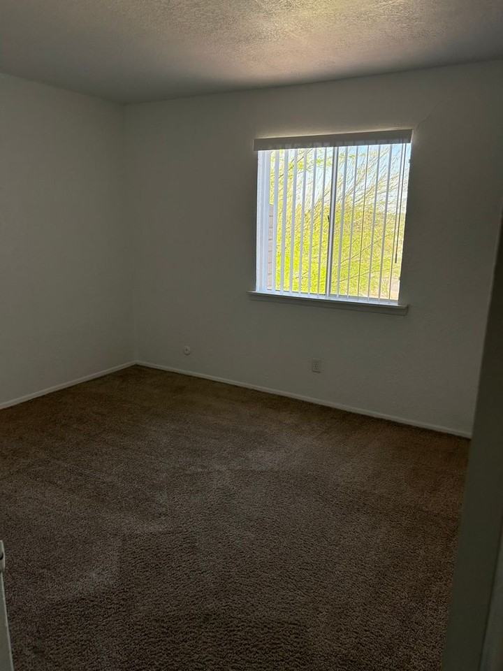 to Lynwood Garden Apartments. Your Oasis in East El Paso