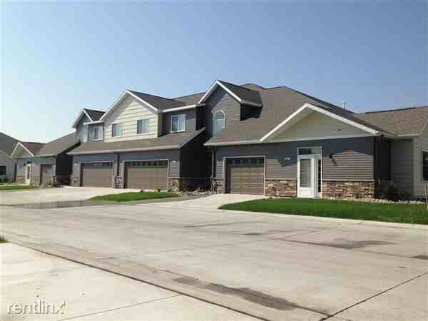 Hugo's Village Townhomes Apartments 4759 Curt Cir, Grand Forks, ND