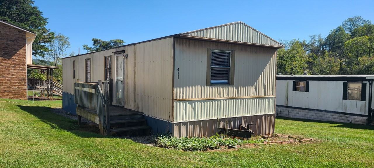 Carters Valley Road 7013 & 7017 Apartments 7013 7013 & 7017 Carters