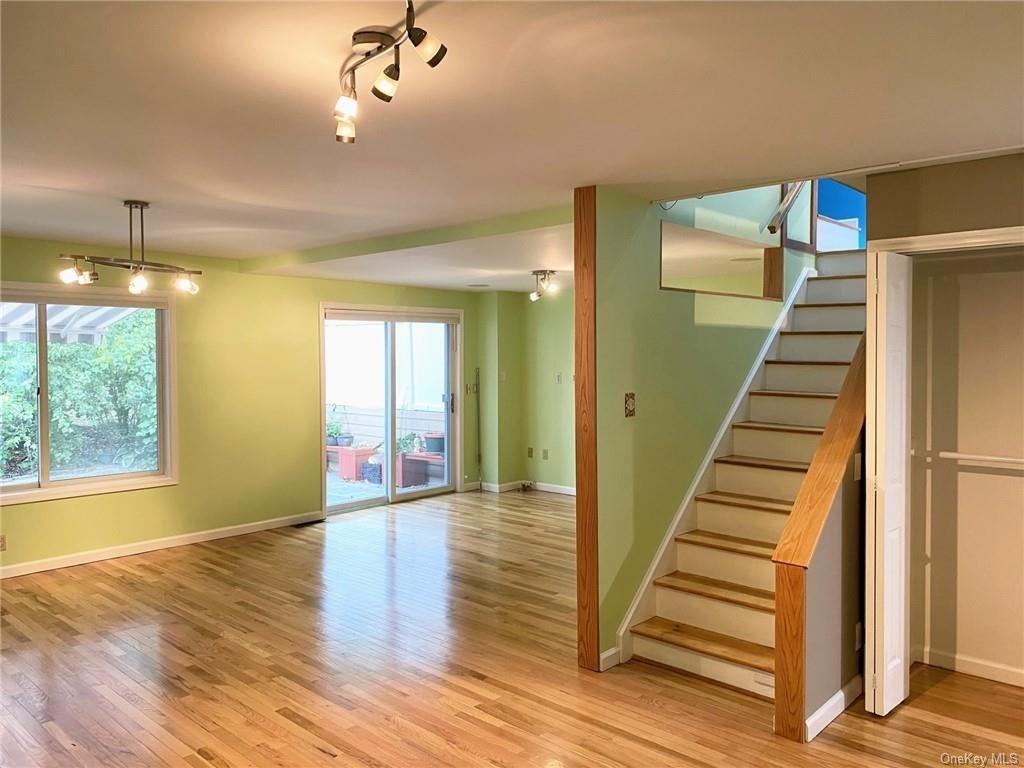 136 Winchester Dr, Yonkers, NY 10710 2 Bedroom House for 4,500/month