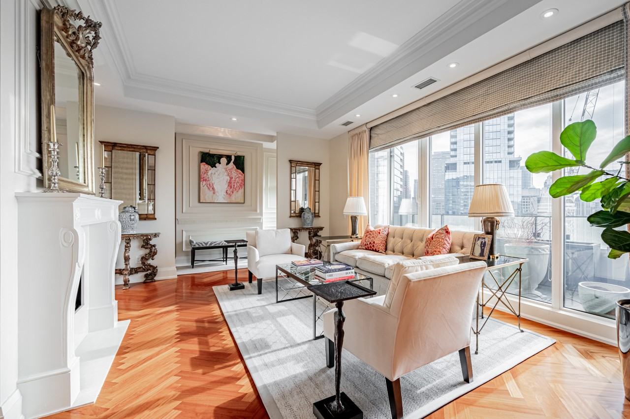 Bay St. & Davenport Rd 1802, Toronto, ON M5R 0A5 2 Bedroom Apartment