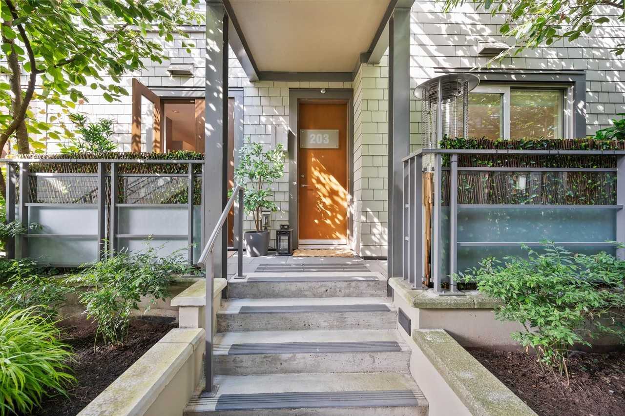 2388 Marine Drive, West Vancouver, BC V7V 1K8 1 Bedroom Condo for