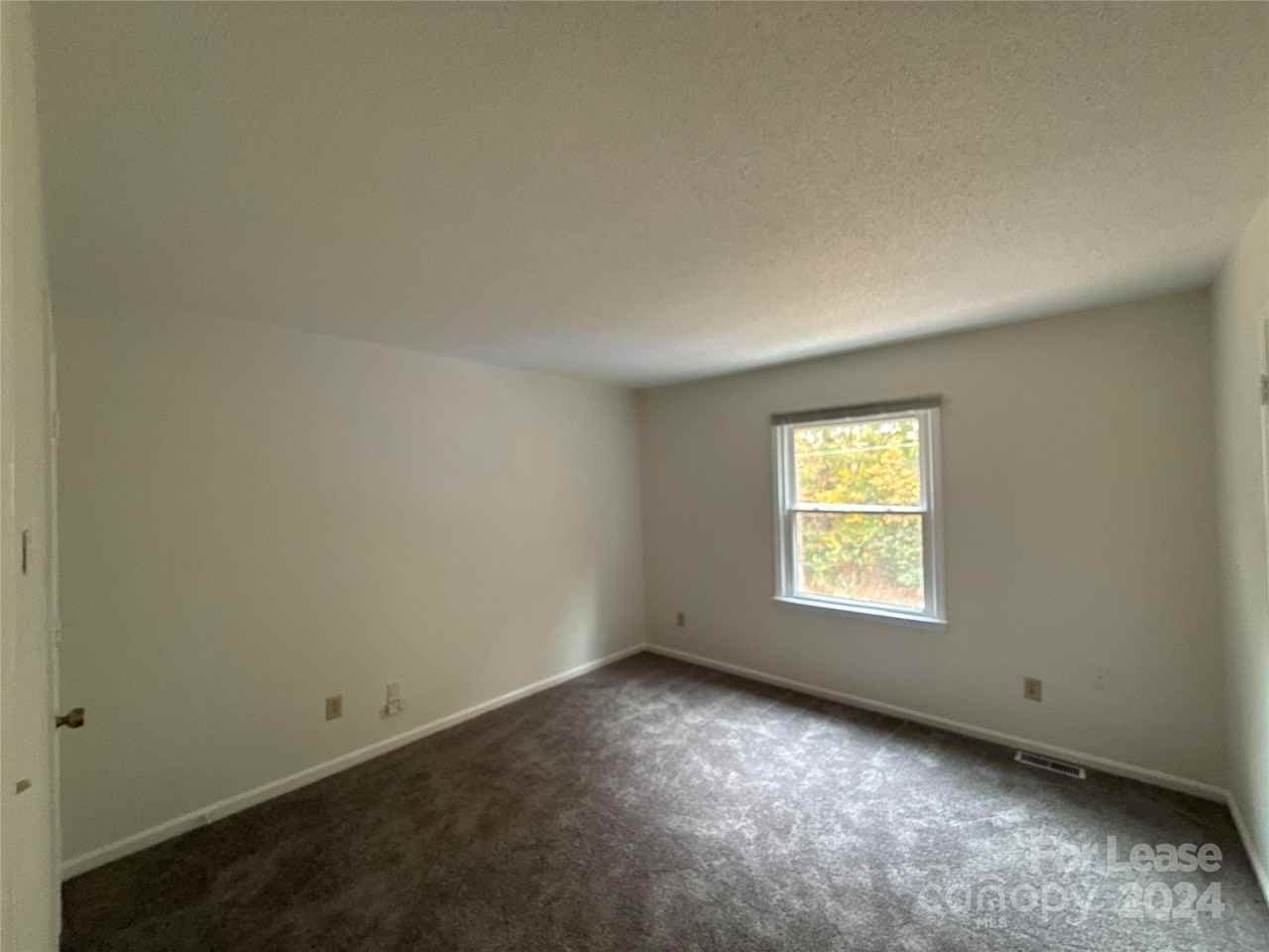 1724 Village Lake Dr, Charlotte, NC 28212 2 Bedroom House for 1,550