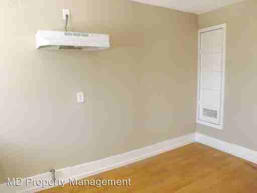 1556, 1556 1/2, 1558, & 1560 Pine Avenue Apartments Pine Ave, Long