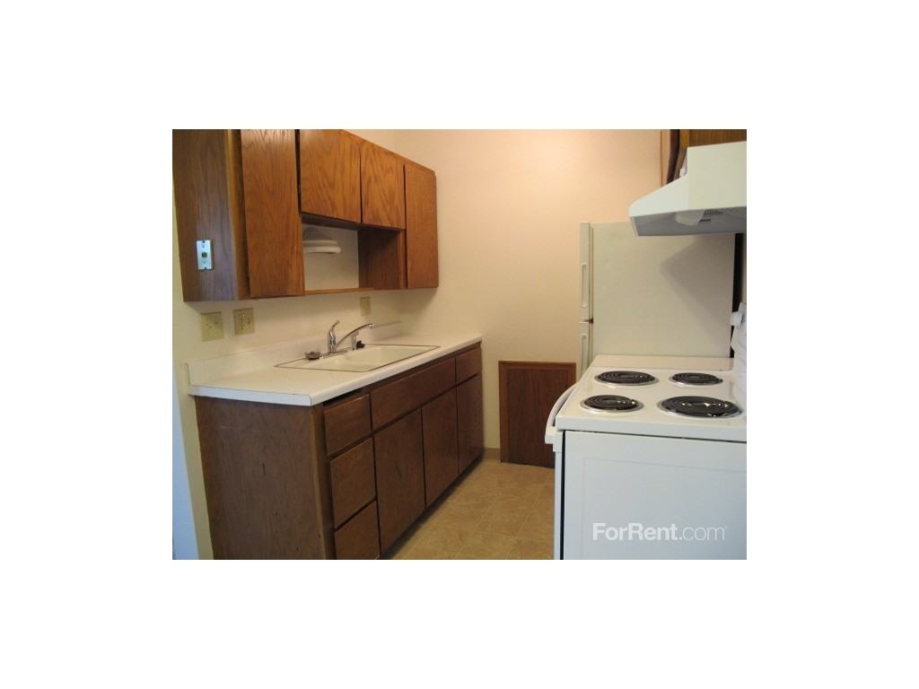 Edgerton Highlands Apartments 479 Skillman Ave E, Roseville, MN 55117